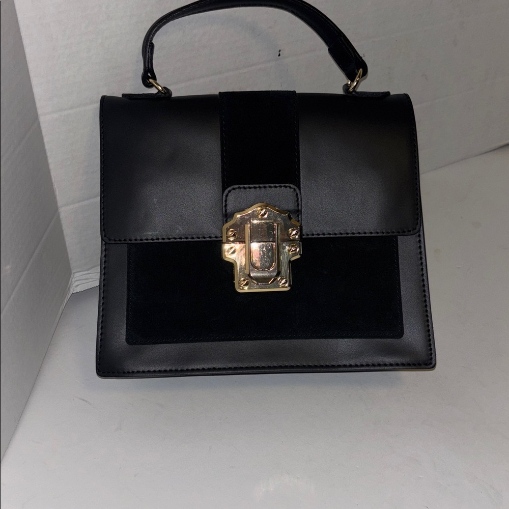 ISABELLA RHEA BLACK LEATHER AND SUEDE HAND BAG GOLD TONED CLASP CLOSURE